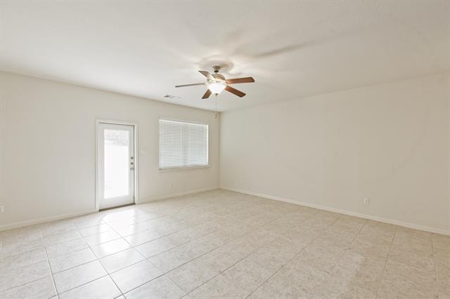 Building Photo - 1829 Persimmon Dr