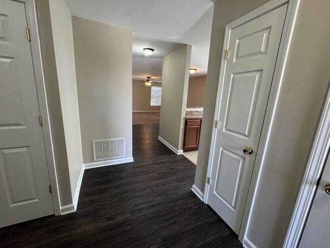 Building Photo - 708 Chatham Ct