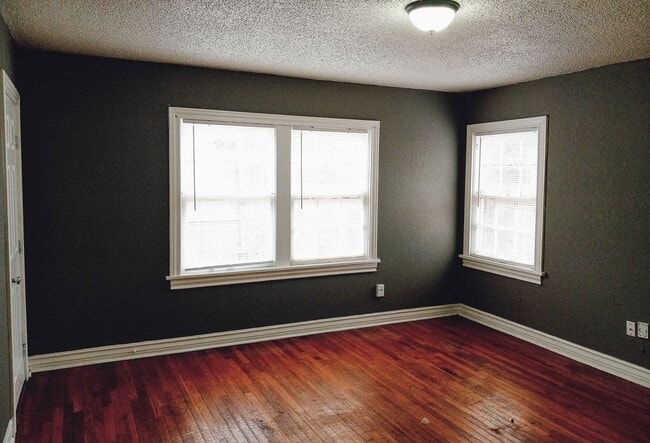 Building Photo - $0 First Month's Rent / $0 Deposit at Move-in