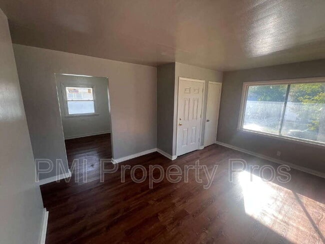 Building Photo - 5650 N 61st St