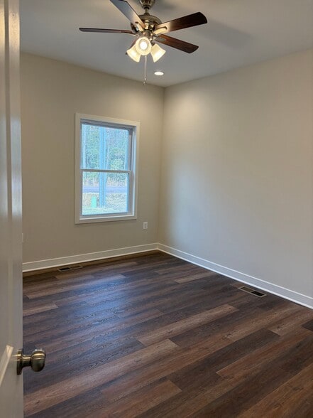 Building Photo - 130 Poplar Ln