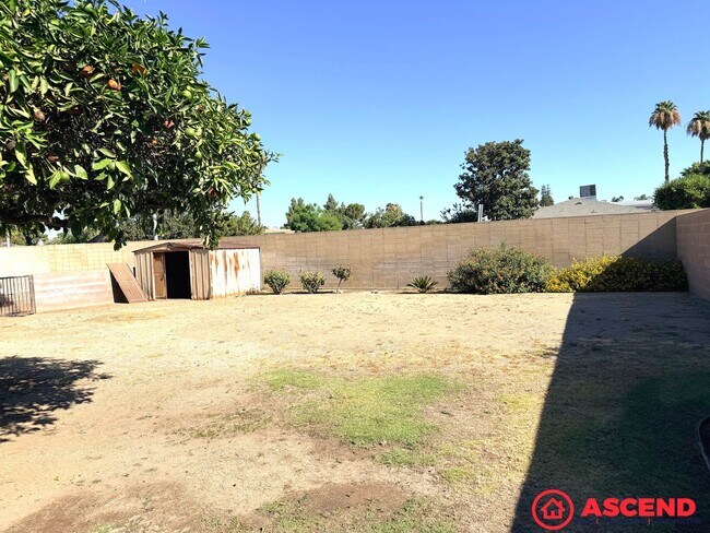 Building Photo - 5213 Lowen Ave