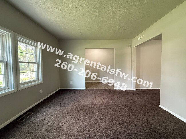 Building Photo - 3 Bedroom House