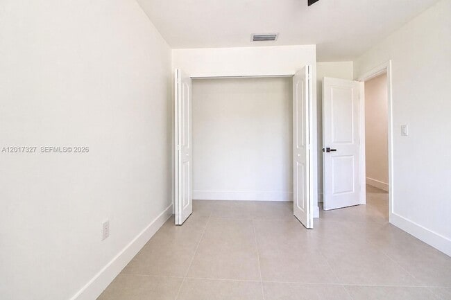 Building Photo - 10088 SW 143rd Ct