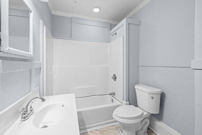 Building Photo - Beautiful 3 Bedroom 2 Bath