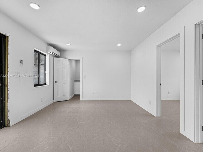 Building Photo - 1368 W 29th St