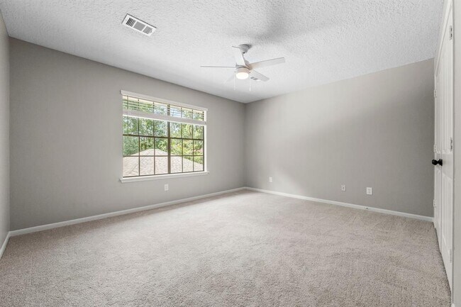 Building Photo - 6 Woodmere Pl