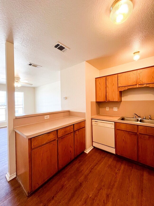 Building Photo - 4000 Doraine Ct