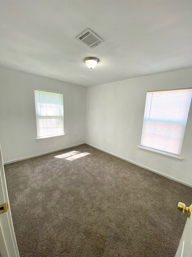 Building Photo - RECENTLY REMODELED 3 BEDROOM HOME IN HOUSTON