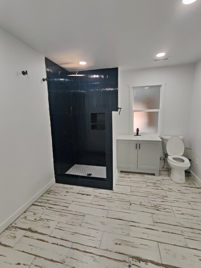Building Photo - 8 N 100 E