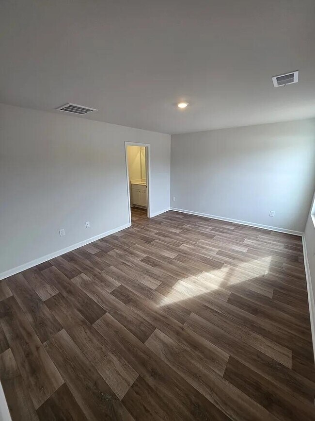 Building Photo - 532 Runaway Train Dr