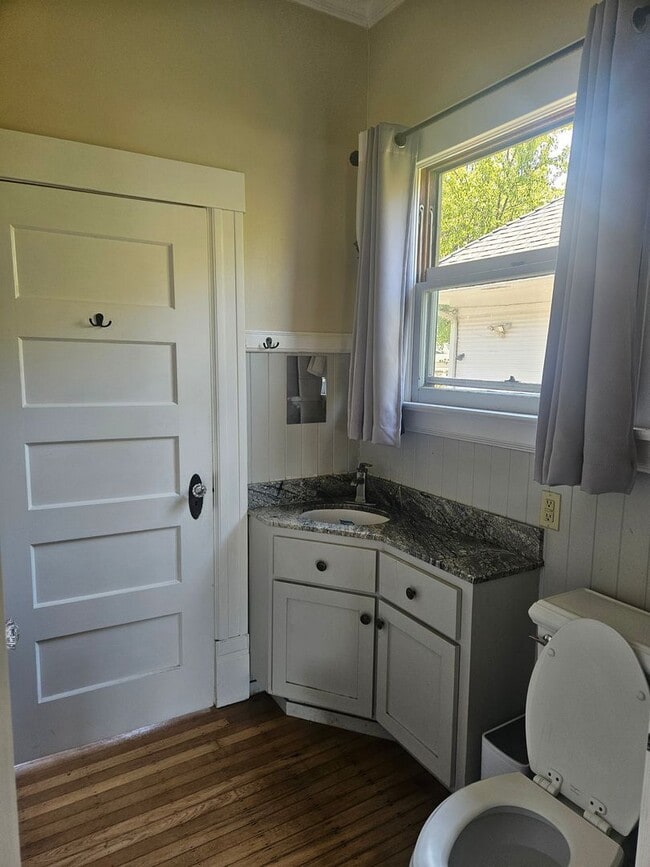 Building Photo - Charming Vintage Home Steps from Downtown Santa Cruz