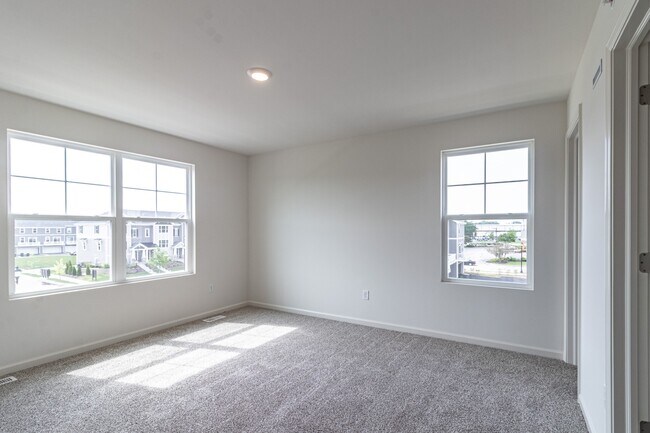 Building Photo - 2111 Yellowstone Blvd