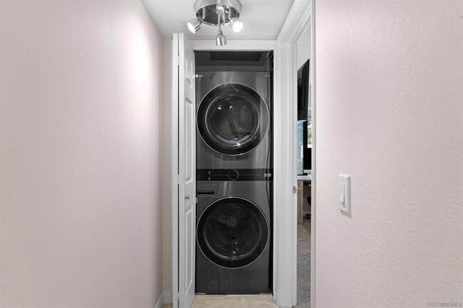 Building Photo - 230 W Laurel St