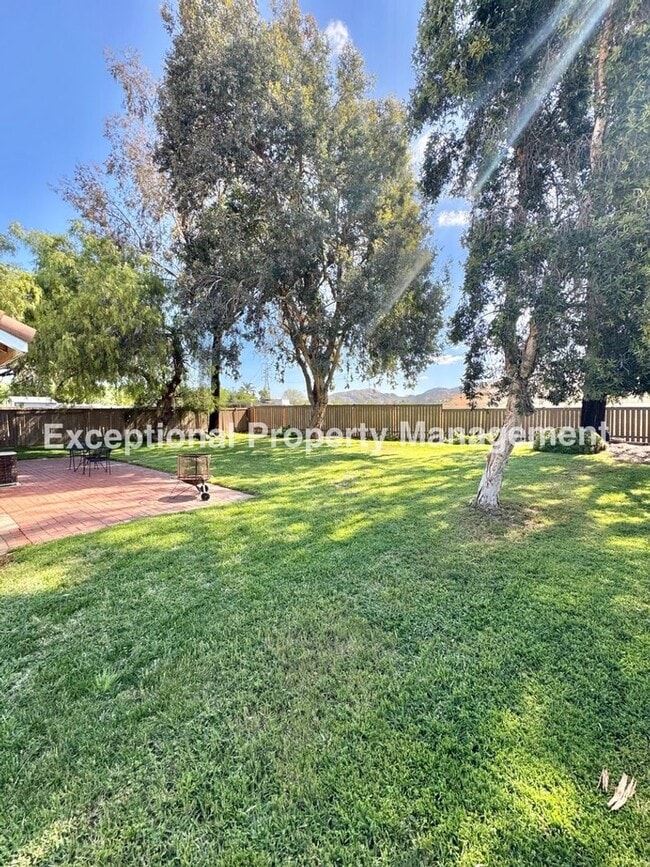 Building Photo - Ready to move in 2 bedroom 2 bath home!