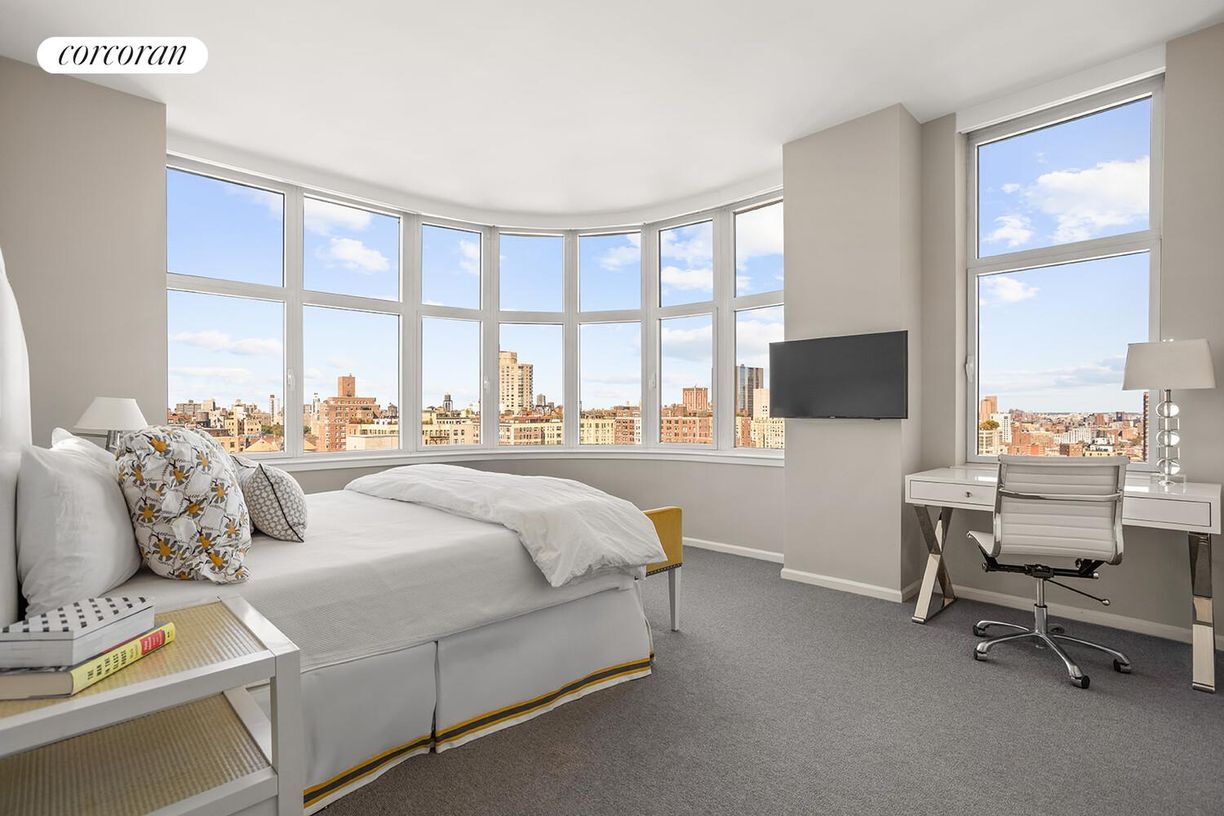 Building Photo - 181 E 90th St