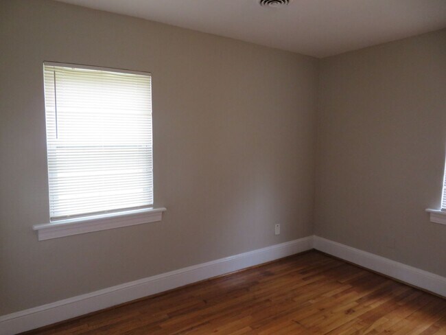 Building Photo - Colonial Heights Virginia