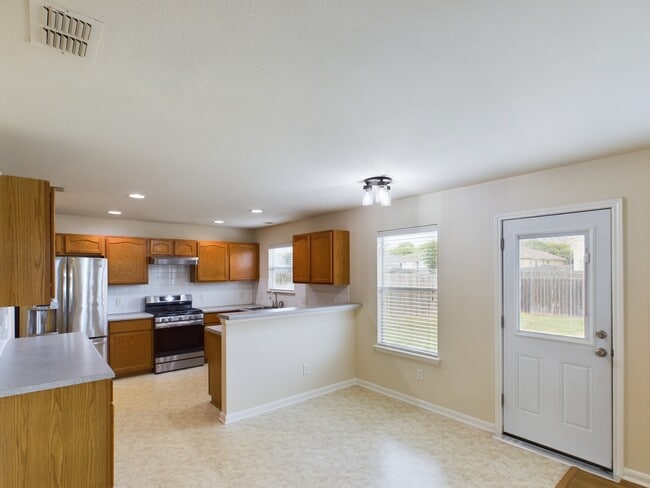 Building Photo - 15123 Meredith Ln