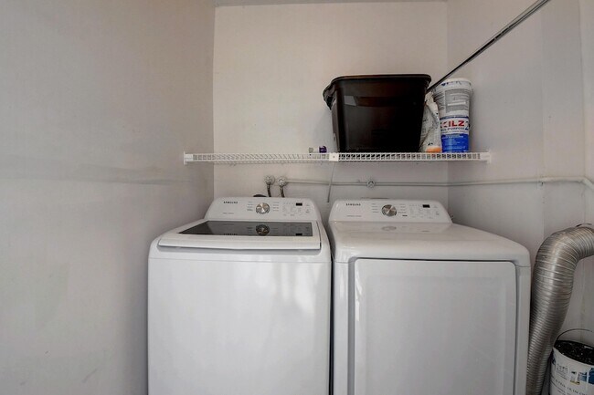 Building Photo - 974 Normandy Trail