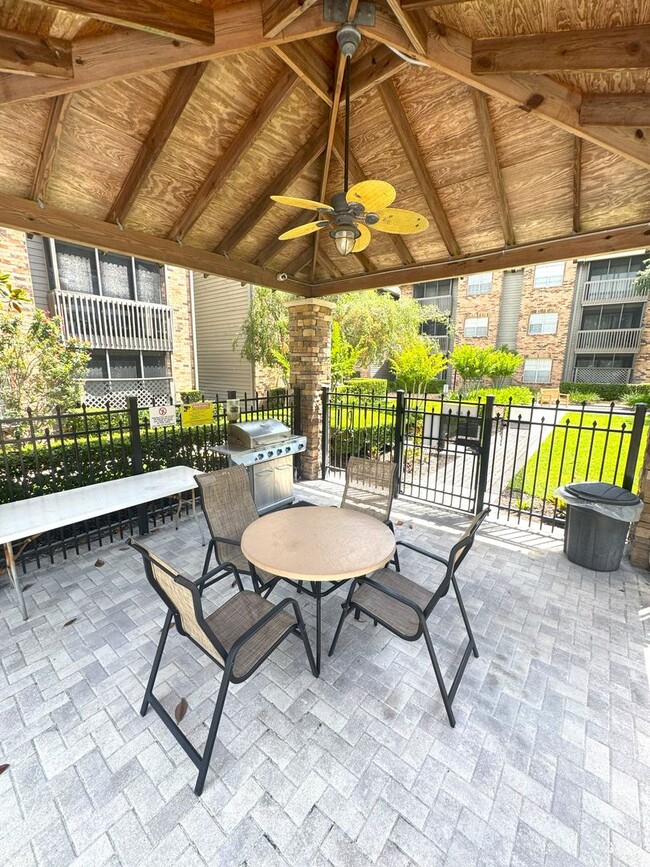 Building Photo - Beautiful Condo in the Fountains near beaches