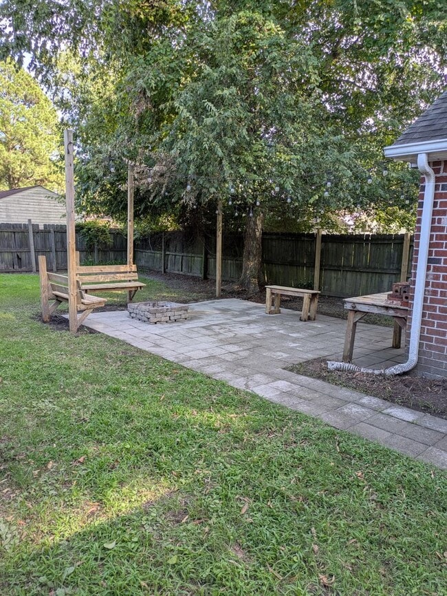 Building Photo - Quaint 3 bedroom/2 bath home