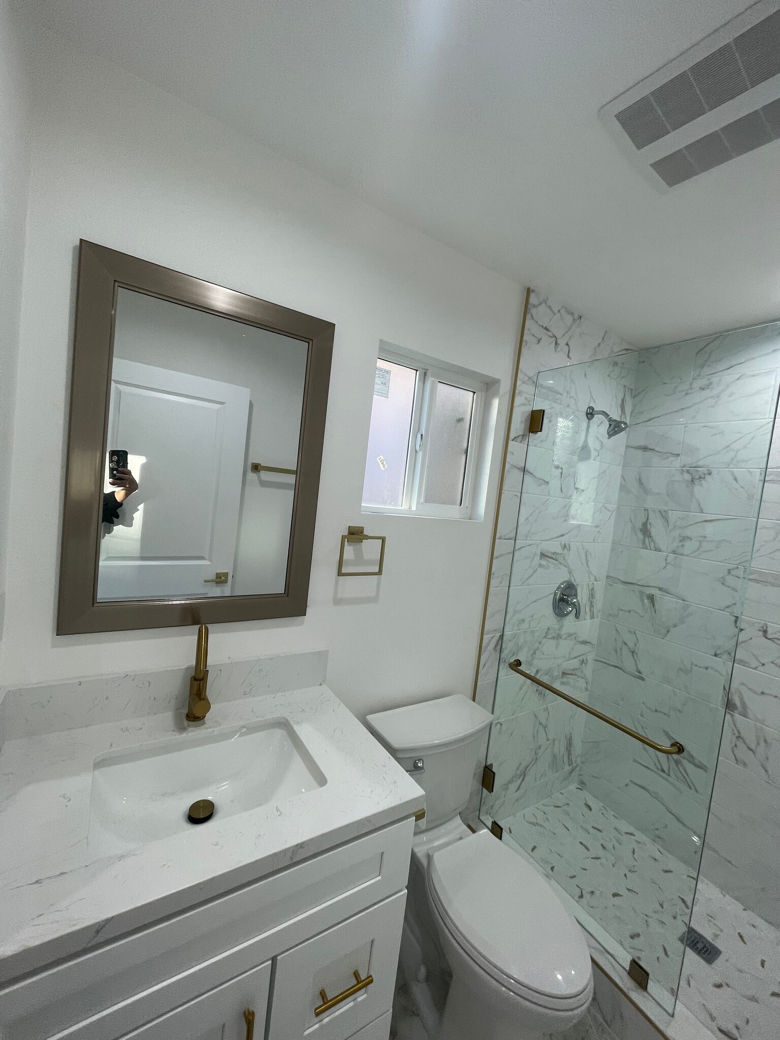 Building Photo - 1346 W 37th St