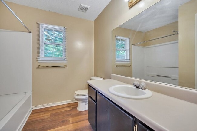 Building Photo - 1501 Woodcrest Cir