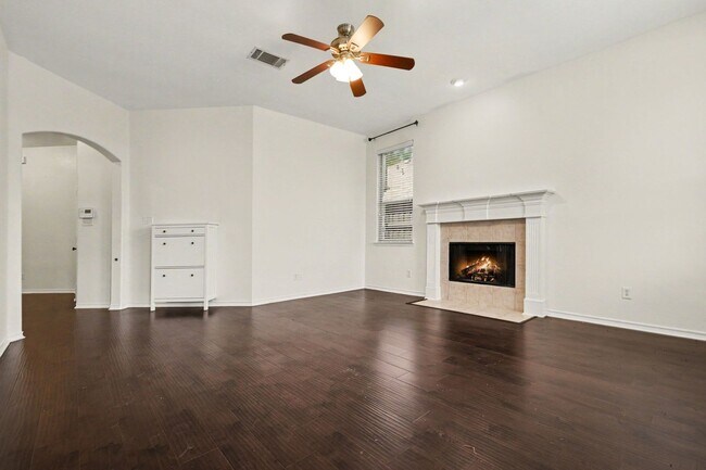 Building Photo - 1707 Briarhollow Dr