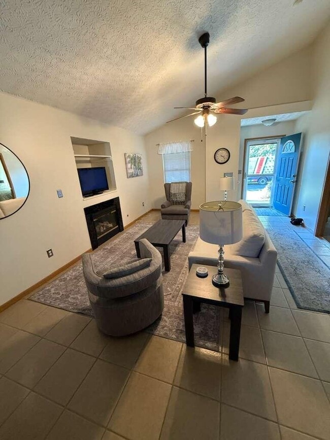 Building Photo - 8282 Mira St