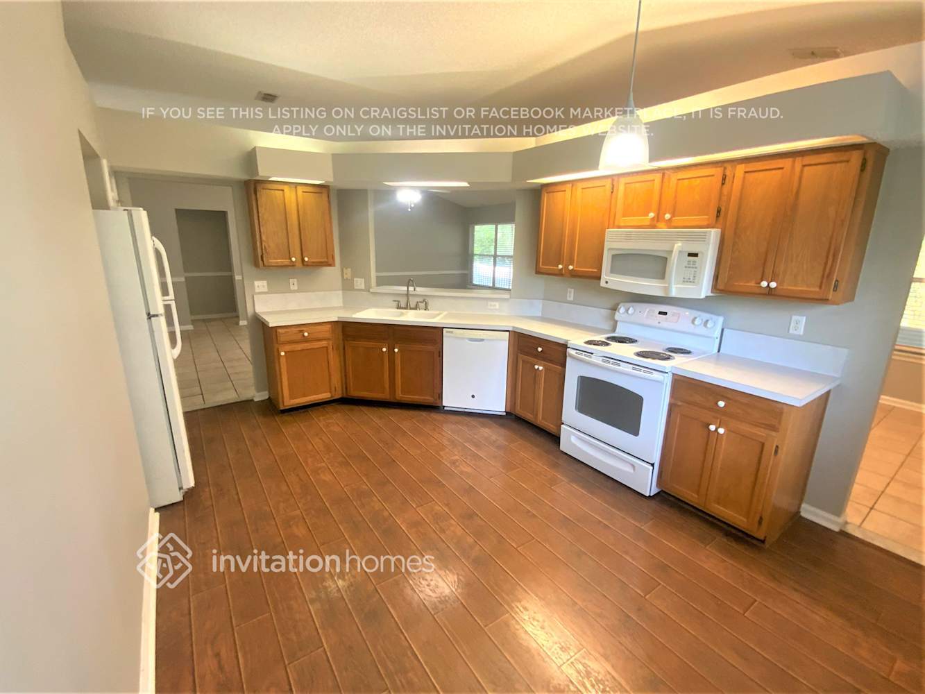 Building Photo - 5666 Plum Hollow Dr W