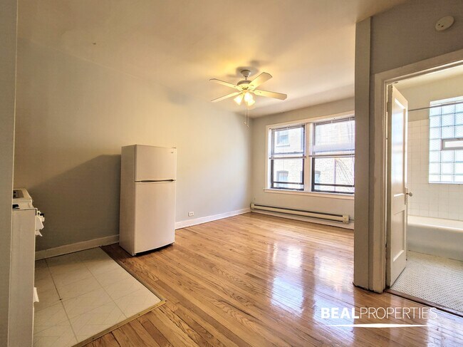 Building Photo - 1050 W George St