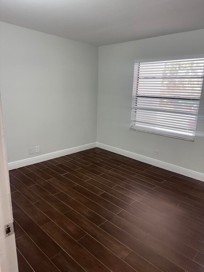 Building Photo - 4871 Arjaro Dr