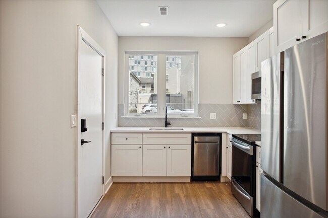 Building Photo - 1618 N Sydenham St