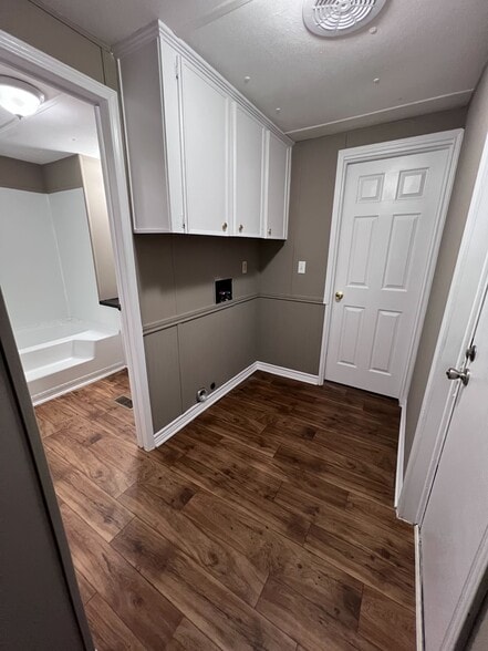 Building Photo - 750 Silent Valley Rd