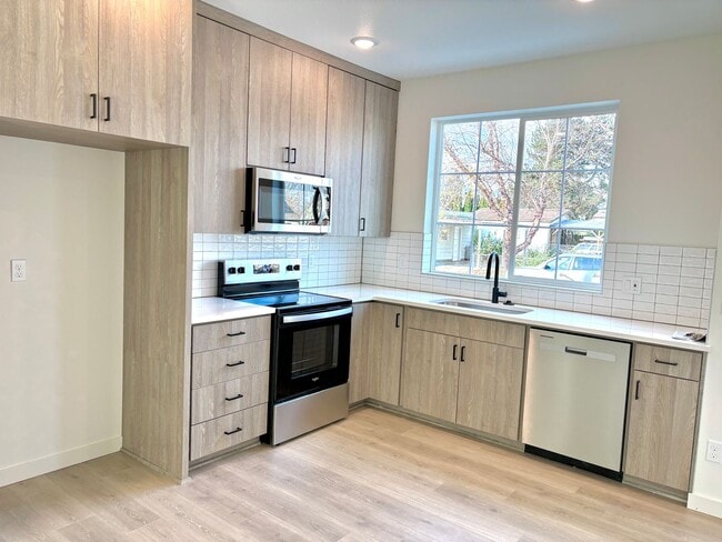 Building Photo - St. Johns Townhouse - Modern, Spacious, New Construction 2 Bedroom with A/C, Washer/Dryer, and Pr...