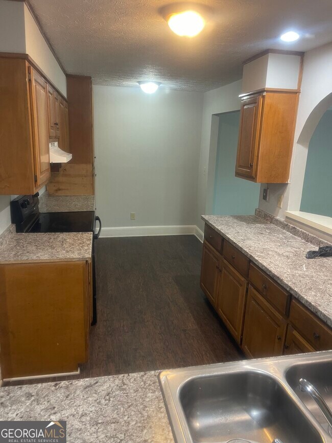 Building Photo - 5035 Highland Hills Pkwy