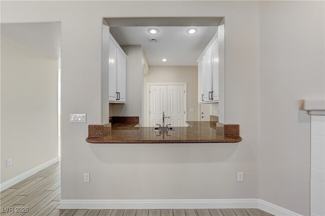 Building Photo - 536 Puenta Del Rey St