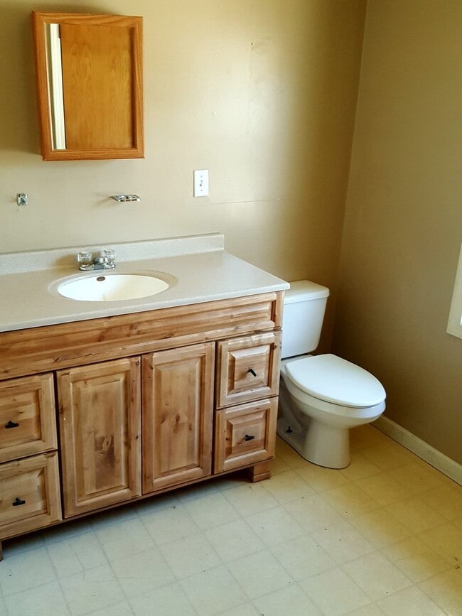 Building Photo - 2nd and Lincoln - August 2026