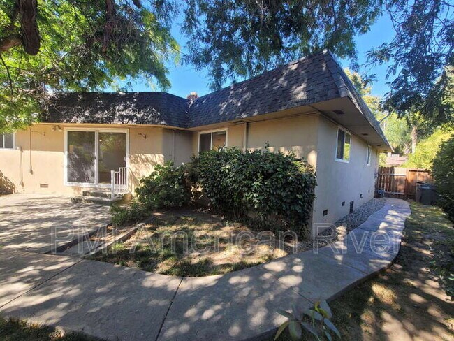 Building Photo - 977 Briarcrest Way