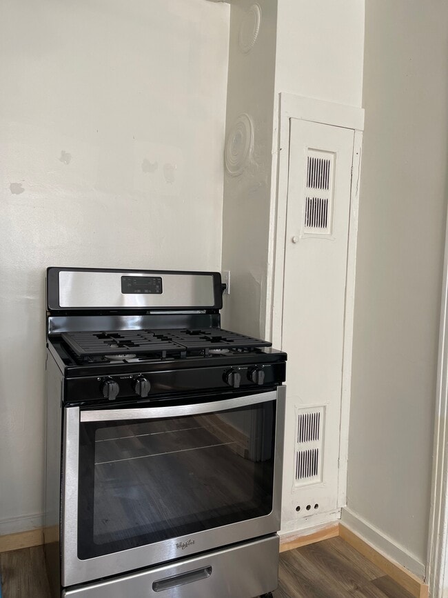 Building Photo - 912 Wayside Dr