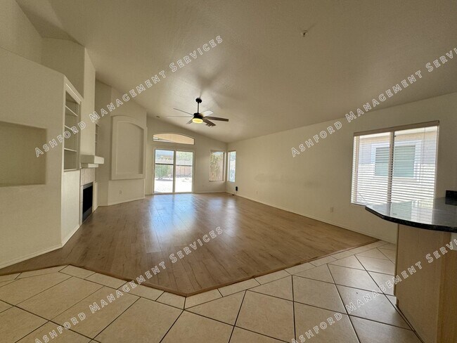 Building Photo - ***MOVE IN SPECIAL!*** BEAUTIFUL 3 BEDROOM...