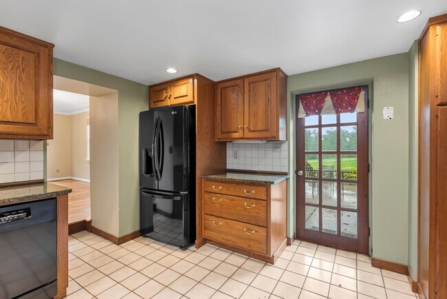 Building Photo - 607 E Wheel Rd