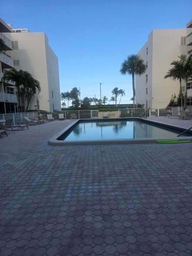 Building Photo - 2929 S Ocean Blvd