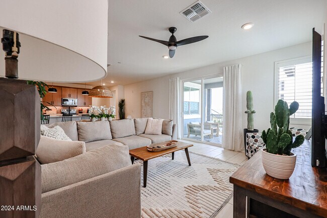 Building Photo - 11300 N Casa Dega Dr