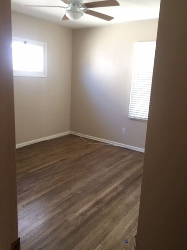 Building Photo - Great Home Near Water Available to View Now