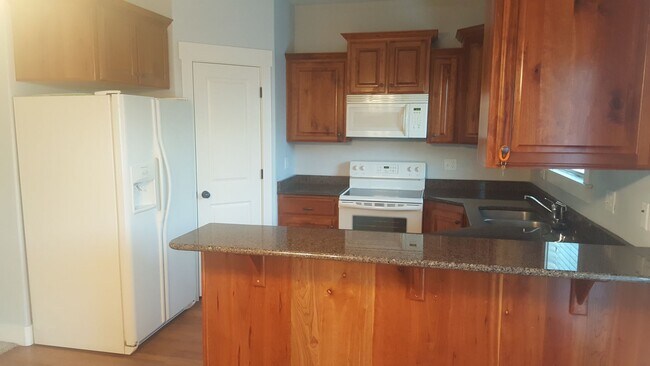 Building Photo - Snellgrove Townhome