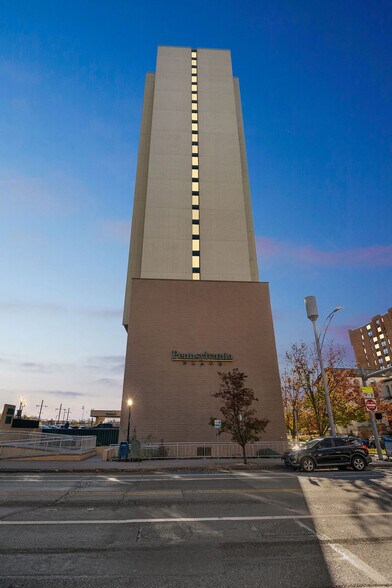 Building Photo - 301 Chestnut St