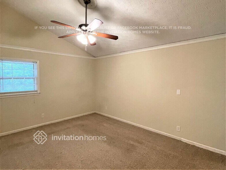 Building Photo - 1386 Larkview Dr SW