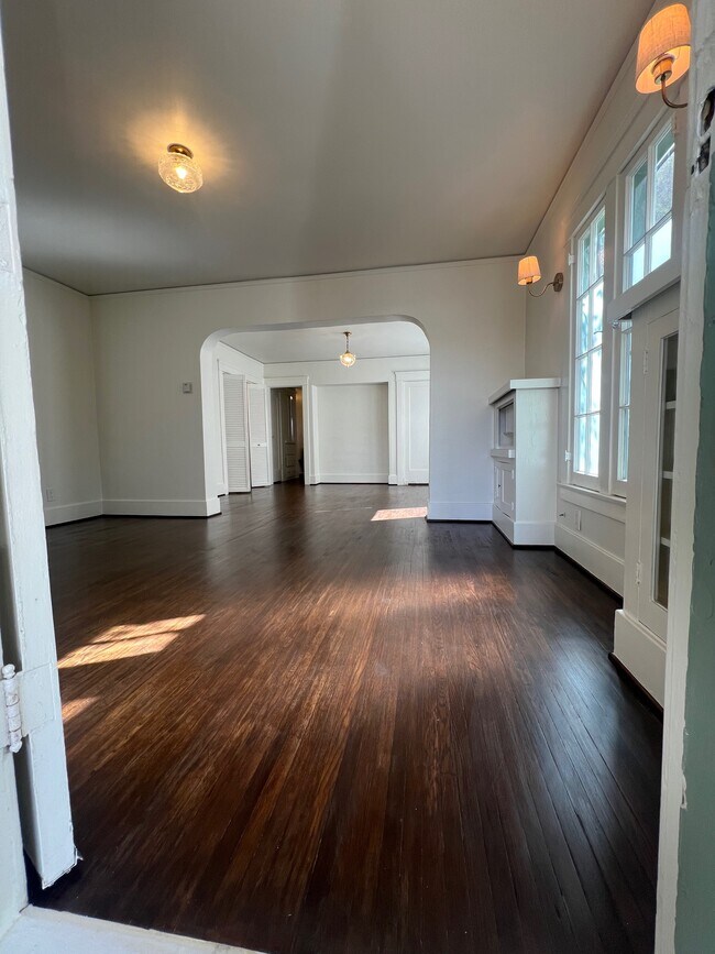 Living / Dining Rooms - 810 Crestmoore Pl