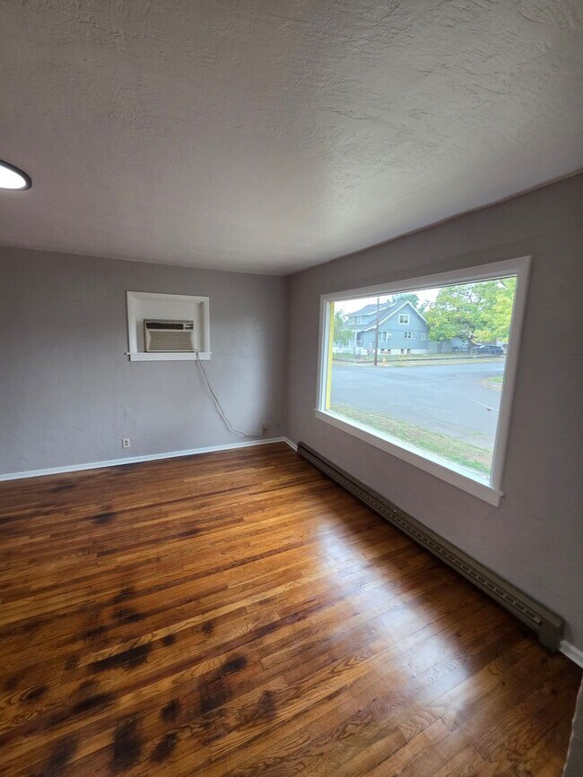 Building Photo - 149 Willard St